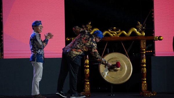 Menteri Agama Yaqut Cholil Qoumas Buka Utsawa Dharmagita Nasional XV di Surakarta