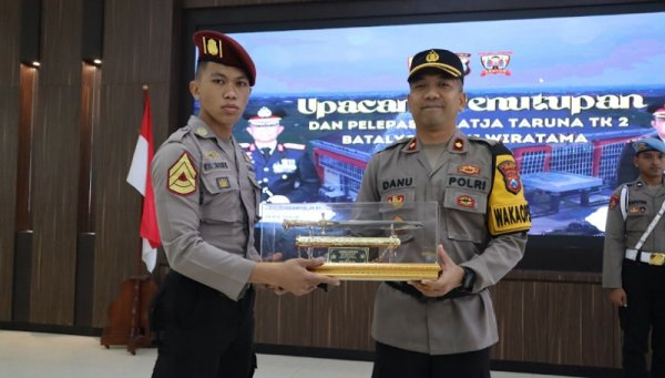 Polres Gresik Gelar Upacara Penutupan dan Pelepasan Latja Taruna Akpol TK II Batalyon Adhi Wiratama Tandai Kesuksesan Pembinaan Generasi Muda Polri