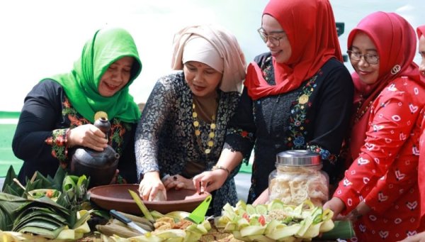 Festival Rujak Otek Sumberwuluh Memikat Ribuan Wisatawan, Kearifan Lokal Jadi Daya Tarik Utama