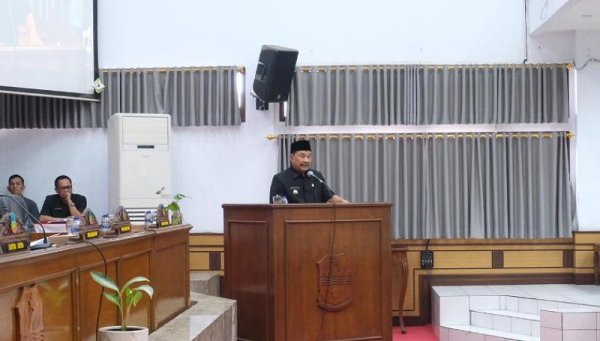 Barnas Adjidin Sampaikan Rencana Jangka Panjang Garut di Rapat DPRD