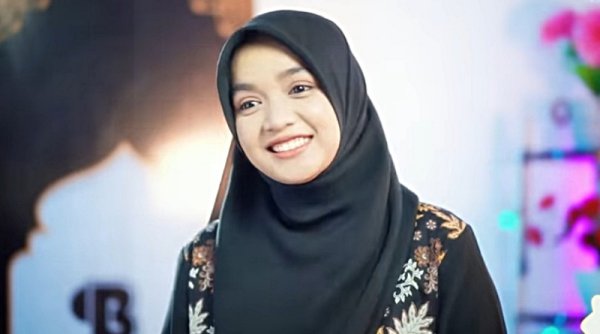 SOSOK | Lagu "Wali Songo"-nya Ditonton 29 Juta, Siapa Sih Ning Umi Laila?
