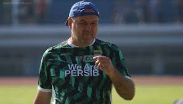 Bojan Hodak Resmi Perpanjang Kontrak dengan Persib Bandung