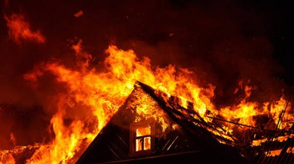Kebakaran Lapak Barang Bekas di Kebayoran Lama, Dua Rumah dan Tujuh Kontrakan Hangus Terbakar