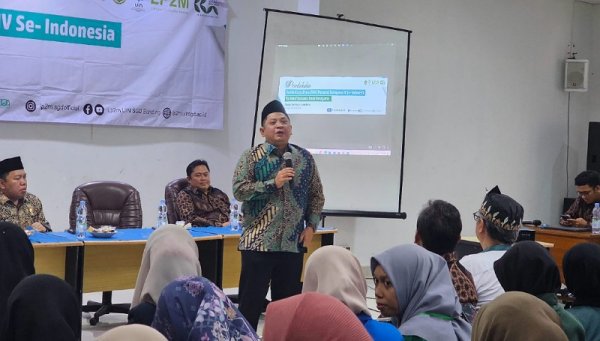 Sekjen Kementerian Agama Ali Ramdhani Sampaikan Pentingnya Adaptabilitas kepada Peserta KKN Moderasi Beragama di Kuningan