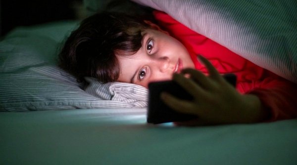 Bagaimana Teknologi Digital Mempengaruhi Tidur Anak-anak Kita?