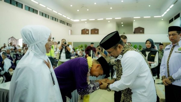 Menteri Agama Sambut Kedatangan Kloter Terakhir Jemaah Haji di Jakarta