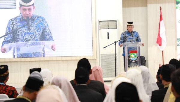 Pj Bupati Tangerang Hadiri Resepsi Isbat Pernikahan Massal 40 Pasangan dalam Rangka Milad ke-49 MUI
