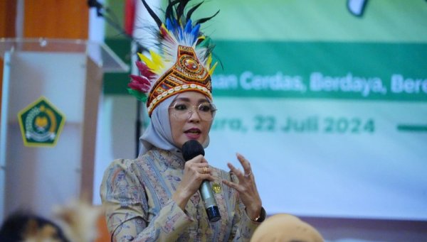 Eny Retno Yaqut Tekankan Peran Perempuan Cerdas dan Bahagia dalam Kunjungan ke DWP Kemenag Papua