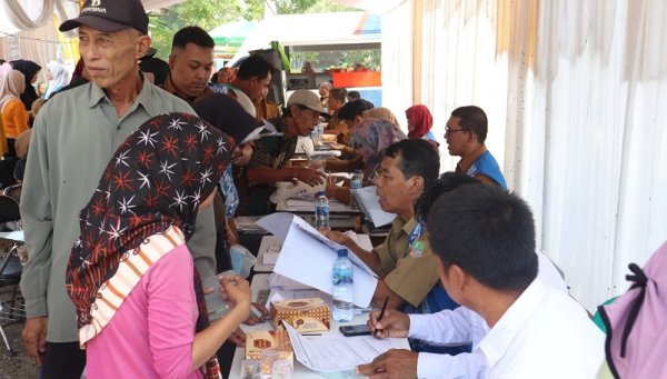 Pemkab Bekasi Gencarkan Program Botram, Pelayanan Keliling Disdukcapil Hadir di Desa Setiajaya