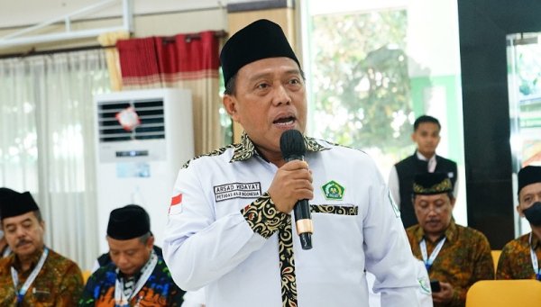 Direktur Bina Haji Kemenag RI Sambut Kedatangan Jemaah Kloter Terakhir dari Embarkasi Solo