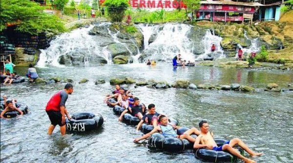 Serunya Wisata River Tubing di Sumber Maron Malang