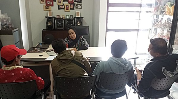 Aksi Tuntut Akta Jual Beli oleh Warga Kaveling Karisma Rancamanyar