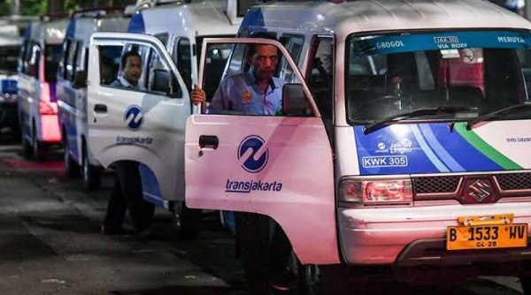 Operator Angkutan Umum Gelar Aksi Damai di Balai Kota Jakarta, Layanan Mikrotrans Terganggu