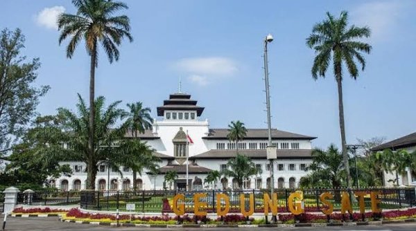 Hari Bhayangkara ke-78 Dirayakan Meriah di Plaza Gedung Sate Bandung