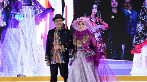 Sarung Tenun Majalaya Kembali Berkilau, Kini Hiasi Peragaan Wastra Jawa Barat