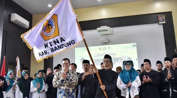 Ini Harapan Bupati Dadang Supriatna Usai Melantik Pengurus Kelompok KTNA Kab. Bandung Periode 2024-2029