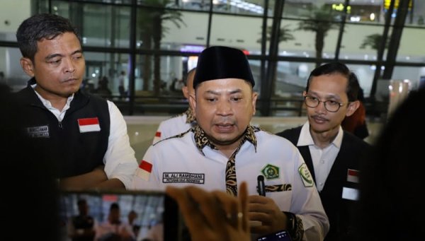 Sekjen Kemenag M Ali Ramdhani Sambut Kedatangan Petugas Haji di Bandara Soekarno-Hatta