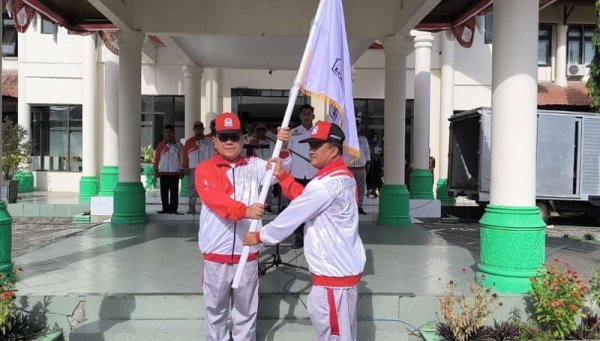 Pj Bupati Aceh Barat Mahdi Efendi Melepas Kontingen POPDA Aceh XVII ke Aceh Timur