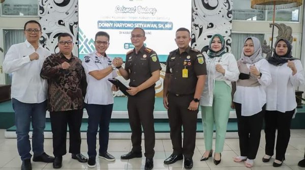 Kajari Kabupaten Bandung yang Baru disambut Bupati Bandung di Rumah Dinas, Bahas Apa ?