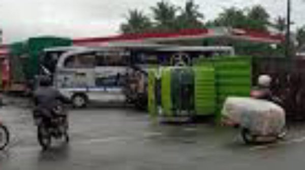 Kecelakaan Beruntun di SPBU Jatilawang Bus Tabrak Truk