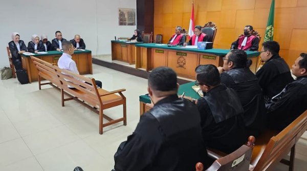 Musisi Angger Dimas Mengungkapkan Kemarahannya atas Sidang Kasus Pembunuhan Anaknya