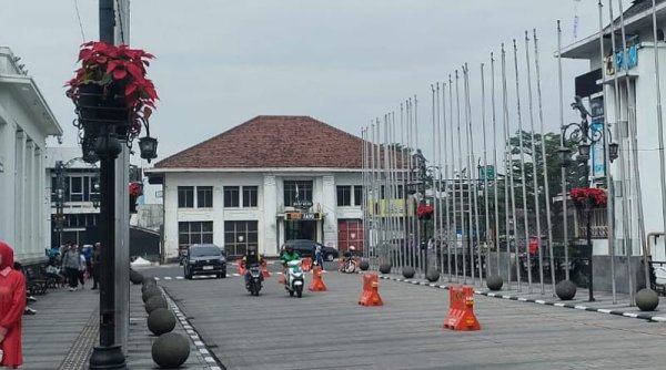 Sensasi Baru Jalan Asia Afrika Dipenuhi Bunga Kastuba