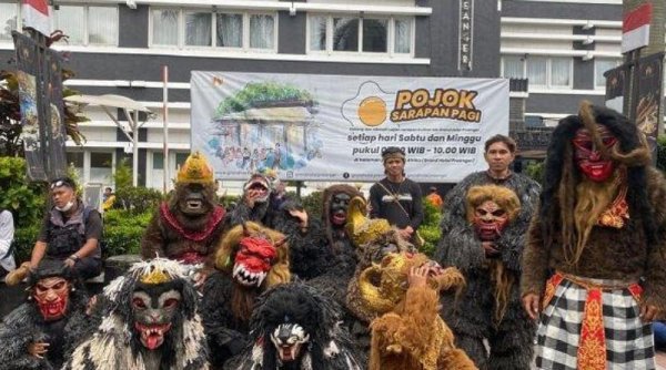 Kolaborasi Budaya Warnai Festival Asia Afrika 2024: Dari Benjang Bandung Timur hingga Kostum Grandong yang Unik