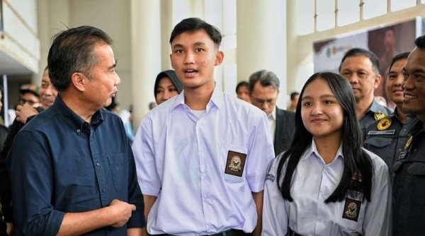 Usai Nobar Film Hantu di Sekolah, Bey Machmudin : Kejujuran Harus dimulai Sejak Dini, Salah satunya di Sekolah