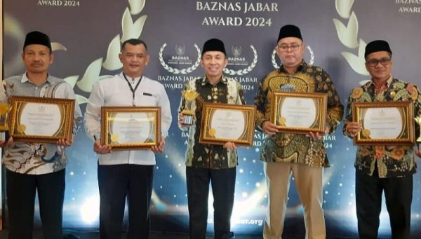 BAZNas Kabupaten Sumedang Raih Tiga Trophy dan Dua Penghargaan Nominasi Terbaik di BAZNas Jabar Award 2024