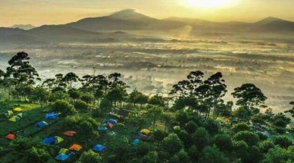 Rekomendasi 3 Spot Terbaik Menikmati Sunrise di Bandung