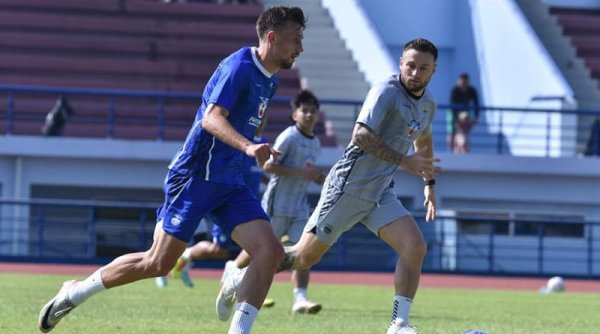 Mateo Kocijan Berjuang Adaptasi Cuaca Panas Bandung