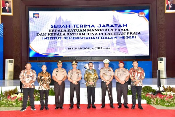 IPDN Kemendagri Lepas 2 Jenderal Kebanggaan Kembali ke Kepolisian RI Dengan Prosesi Pedang Pora
