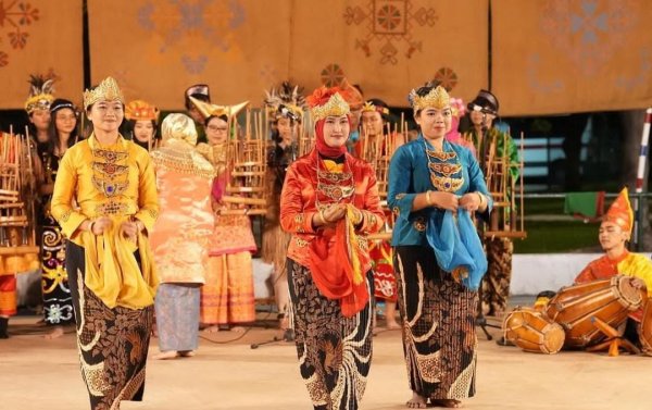 Luar biasa, Bawa Harum Nama Indonesia, Tim Muhibah Angklung guncang Dunia Melalui Pertunjukannya