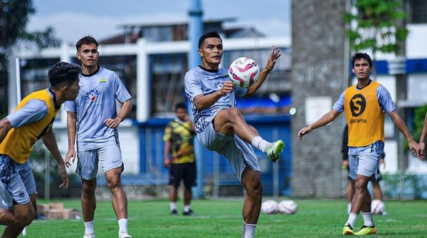 Rachmat Irianto Bersemangat Hadapi Debut AFC Champions League Bersama Persib!