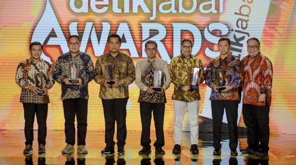Pemkot Bandung Raih Penghargaan Detik Jabar Award 2024 Kategori Aksesibilitas Sistem Informasi Ekonomi Kreatif