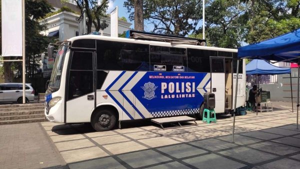 SIM Keliling Polrestabes Bandung: Mudahkan Perpanjangan SIM A dan C, Warga Senang!