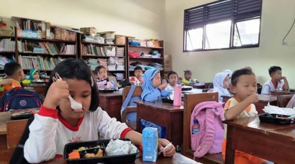 Kali Ini Uji Coba Makan Siang Gratis di SDN Tugu, Solo