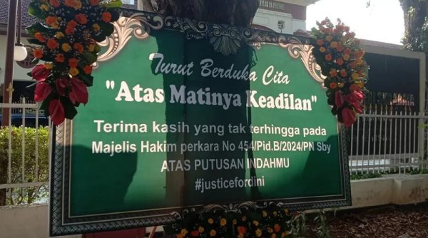 Kejutan di PN Surabaya: Karangan Bunga Sindiran Mengiringi Vonis Bebas Ronald Tannur