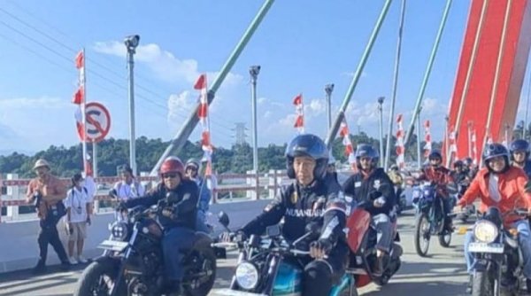 Jokowi Berjalan Motor Bersama Artis dan Influencer di Jalan Tol IKN: Mengapresiasi Infrastruktur yang Mulai Terwujud