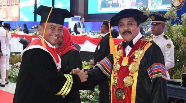 Sekda Jabar Herman Suryatman Raih Gelar Doktor Ilmu Pemerintahan di IPDN
