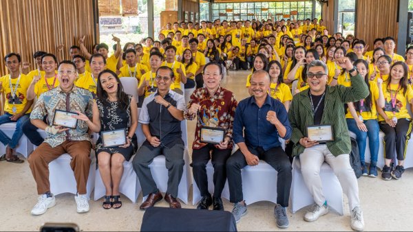 Ratusan Pemuda Buddhis dari Berbagai Negara Hadiri YDS 2024 di Candi Borobudur