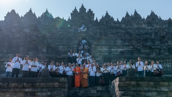 Kemegahan Candi Borobudur Memukau Peserta Yobbana Dhamma Samaya (YDS) 2024