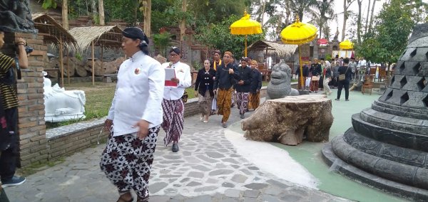 Kirab Umbul Donga: Masyarakat Adat Nusantara Bersama Keturunan Pangeran Diponegoro Gelar Ritual Suran Haul Pepunden di Borobudur