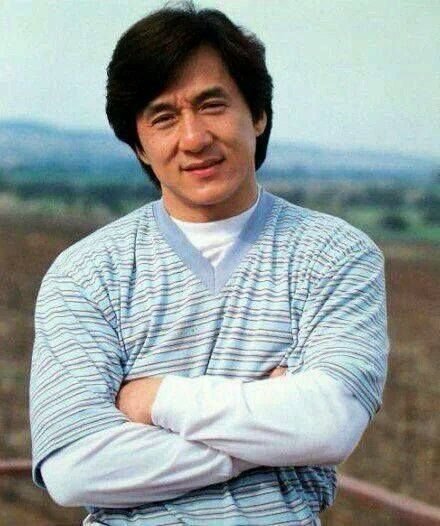 Jackie Chan Mencuri Perhatian di Indonesia dengan Sikap Ramahnya