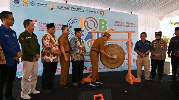 Sekda Cirebon Apresiasi Job Fair di SMK Budi Tresna Muhammadiyah sebagai Upaya Turunkan Pengangguran