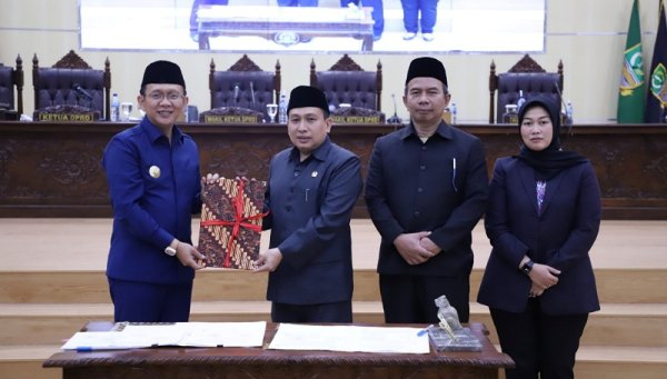 DPRD Kabupaten Bekasi Tetapkan Raperda Pertanggungjawaban APBD 2023 dan RPJPD 2025-2045