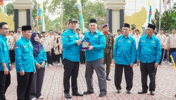 Pak Yes Berangkatkan 1.100 Mahasiswa Unisla untuk KKN di 27 Desa, Fokus Kembangkan UMKM dan Pertanian Lamongan