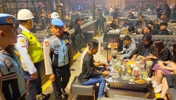 Operasi Gabungan di Bandung: Razia Tempat Hiburan Malam, Temukan Pengguna Narkoba