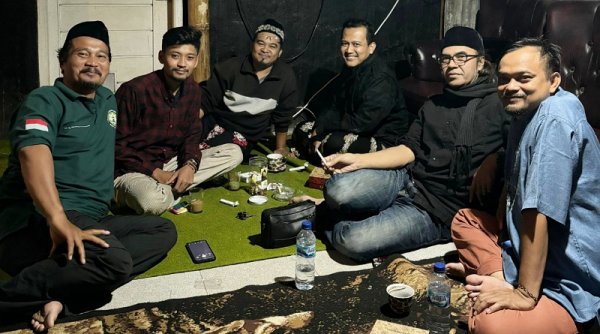 Berbincang Seni di Sanggar Menara Madris: Kolaborasi Mahasiswa dan Seniman di Pacet