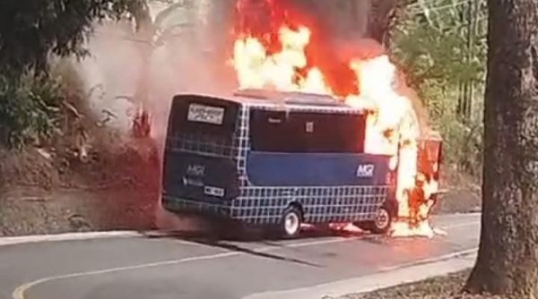 Bus Tujuan Palabuhanratu Terbakar, Penumpang: Diawali Bau Solar Lalu Keluar Asap